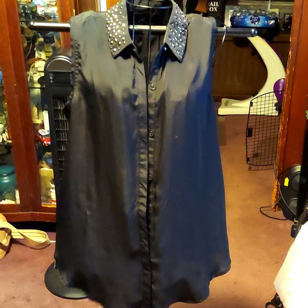 Sleeveless blouse